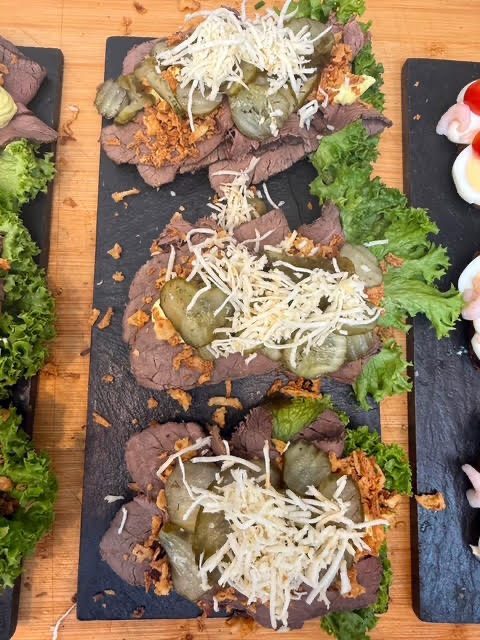 Hjemmelavet smørrebrød med roastbeef